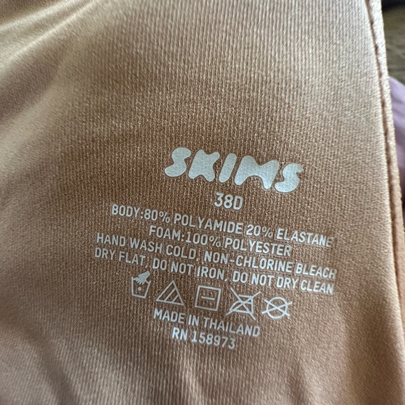 SKIMS Tan Fits Everybody Push-ups Demi Bra - Picture 4 of 5